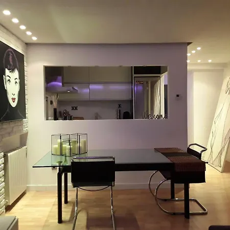 Comfortable In 67 M² Near The Centre 度假居 *