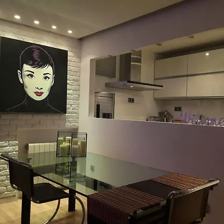 Comfortable In 67 M² Near The Centre Сasa de vacaciones